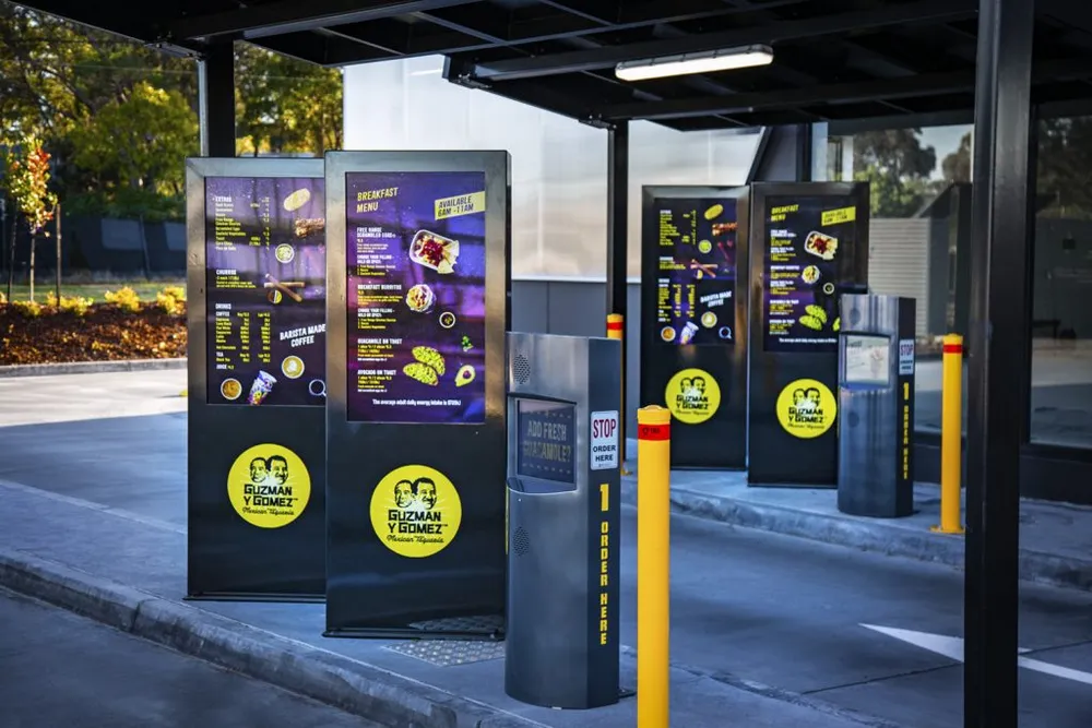outdoor_digital_kiosk_gyg.webp