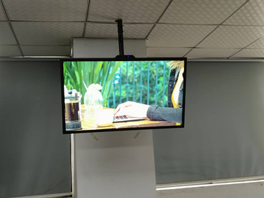 49 inch high brightness window facing display with 3500 nits brightness 