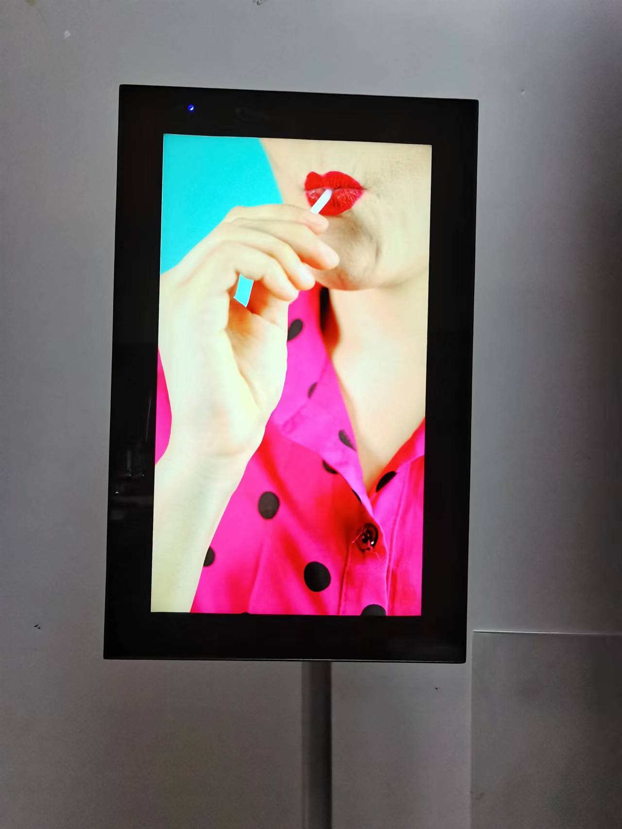 21.5 inch Outdoor Industrial LCD Display with 2000 nits Brightnesss