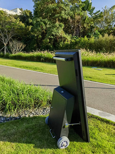Outdoor Portable Battery-Powered Digital Signage Display 