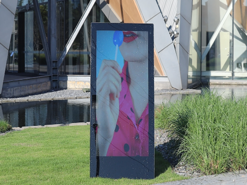 Test: Sunlight Readable & Water Resistant Display Technology