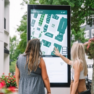 Smart Kiosk Integration for DOOH: LCD, Touch, and Enclosure Decisions