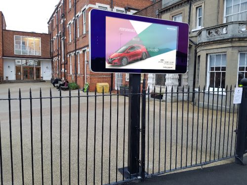 outdoor-waterproof-ip-rated-wall-mounted-digital-signage-advertising-displays-10