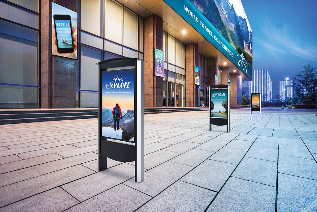 Outdoor_Digital_Signage_Application_Image_Retail_1024x