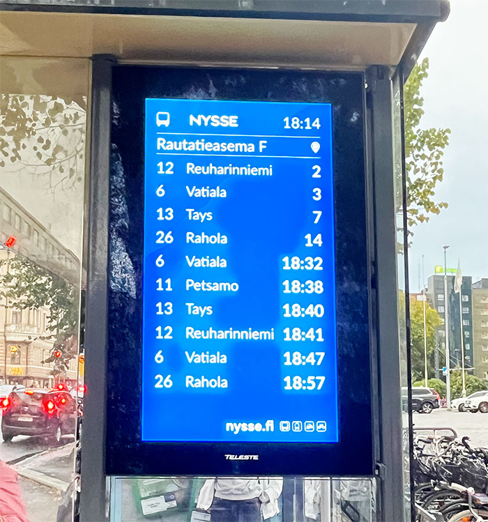 Outdoor-Display-Bus-Station-Use-Cases